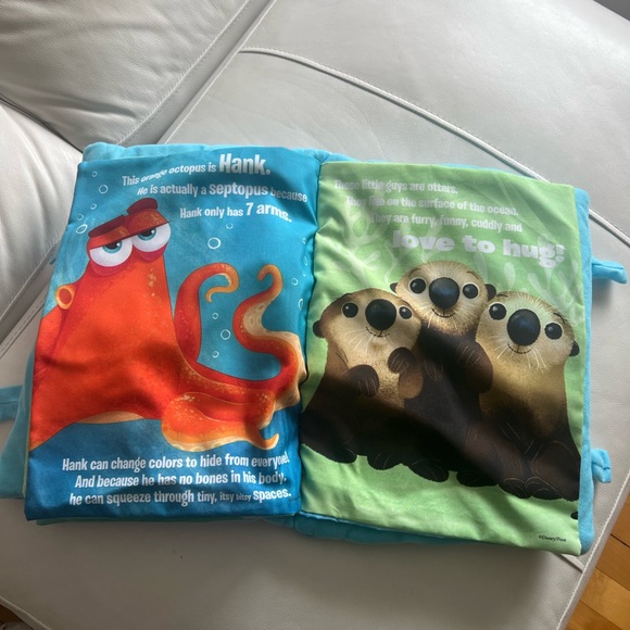 Dory/Nemo Pillow Book - Picture 3 of 3
